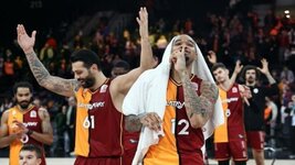 james_palmer_buyuk_oynadi_galatasaray_evinde_farka_kostu_1731768180_4639.jpg