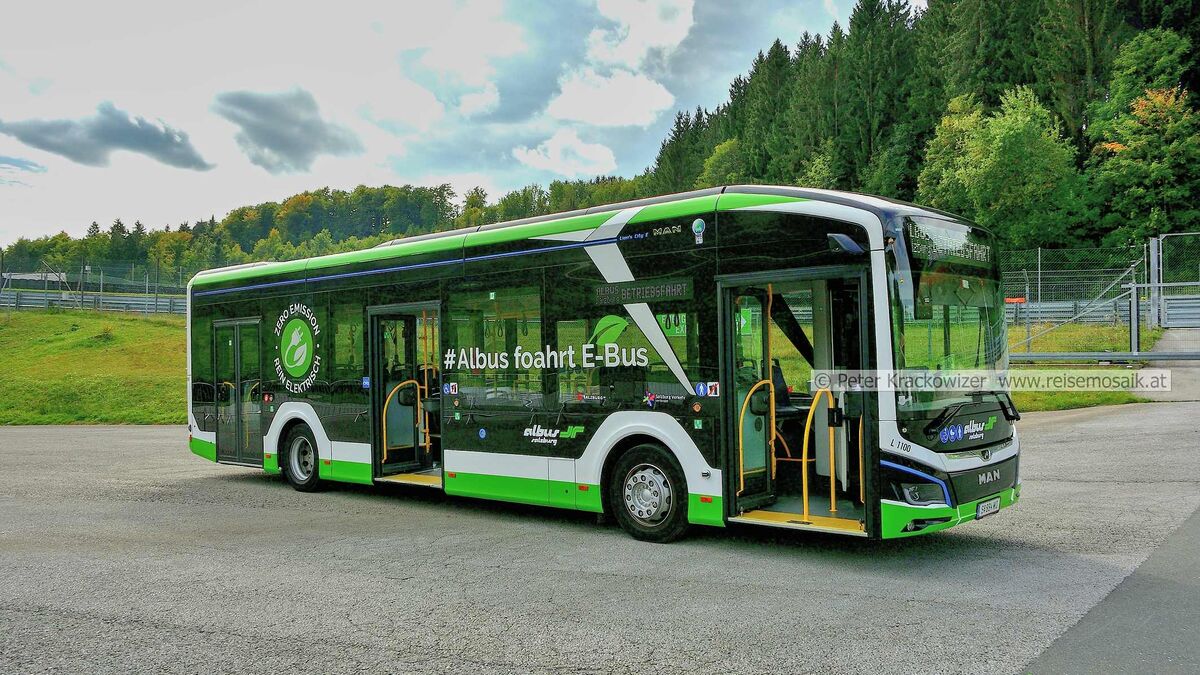 1200px-2023_10_05_E-Bus_MAN_Lions_City_12E_von_Albus_Salzburg.jpg