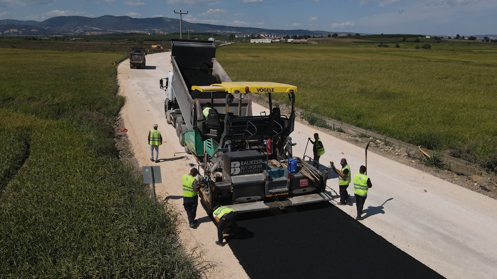 balikesirde_yolu_olmayan_yer_kalmayacak_1.jpg