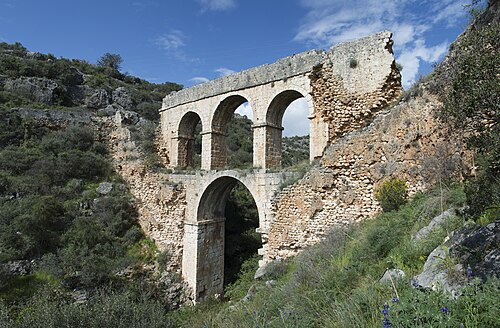Elaiussa_Sebaste_Aqueduct_2015_6700_panorama.jpg