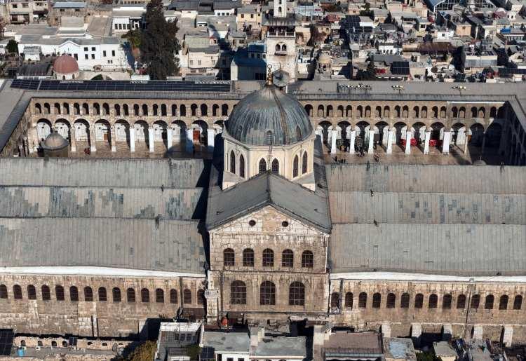 esed_sonrasinda_bir_ilk_yuzlerce_kisi_cuma_namazi_icin_emevi_camiine_akin_etti_1734080898_238...jpeg