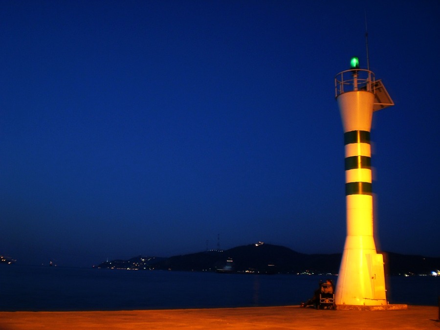 lighthouse_in_sariyer_by_galopper.jpg