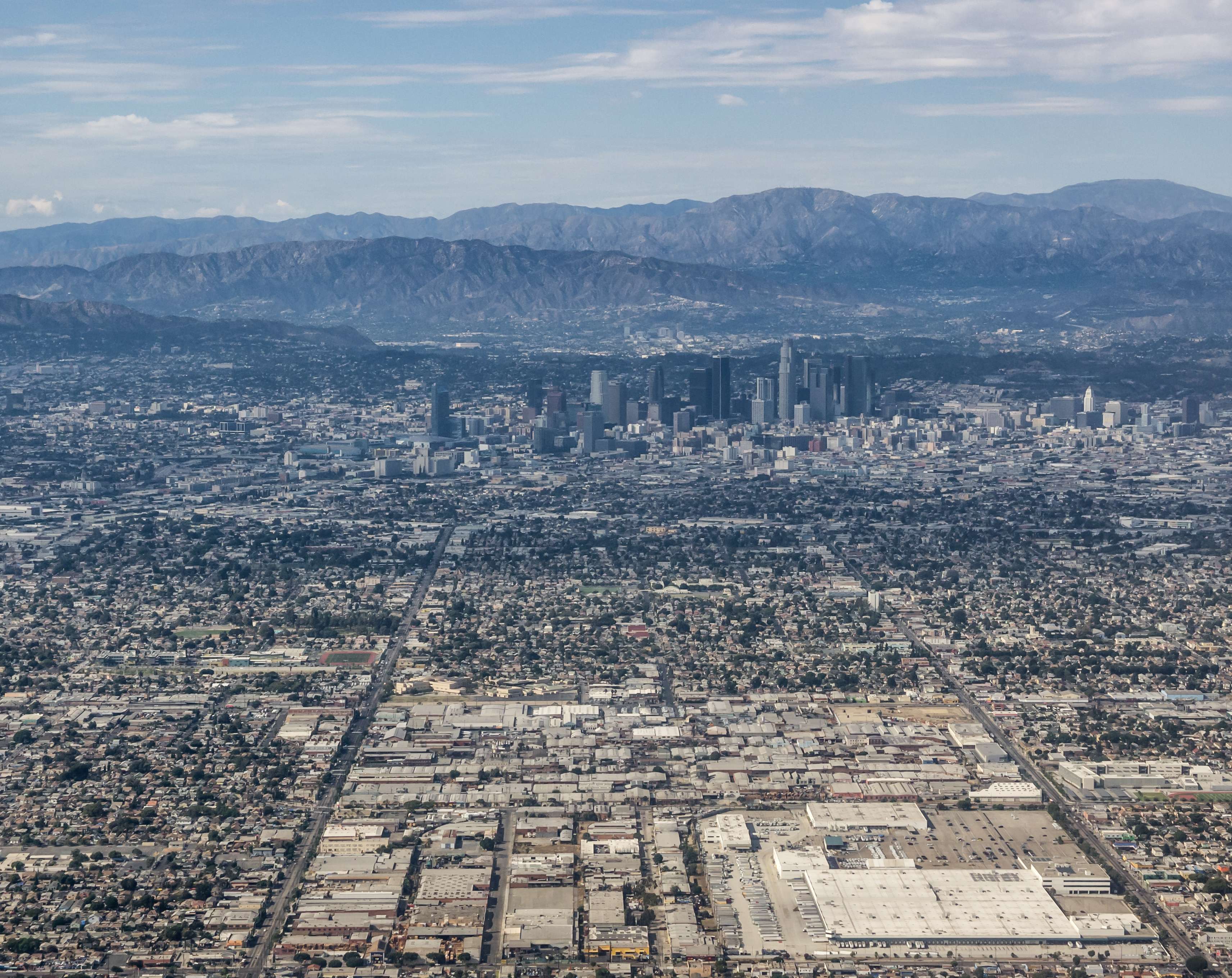 Los_Angeles_Aerial_view_2013.jpg