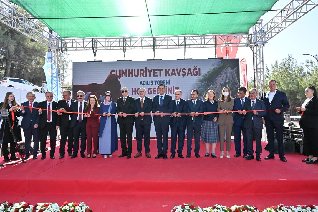 manisa_cumhuriyet_kavsagi_1.jpg