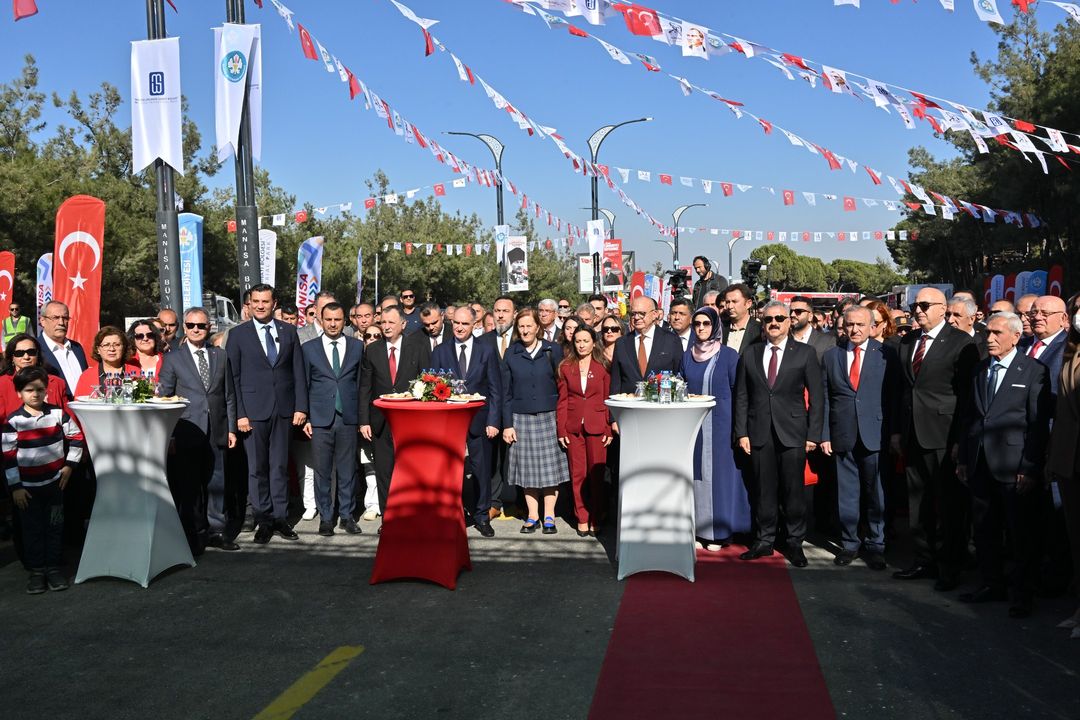 manisa_cumhuriyet_kavsagi_2.jpg