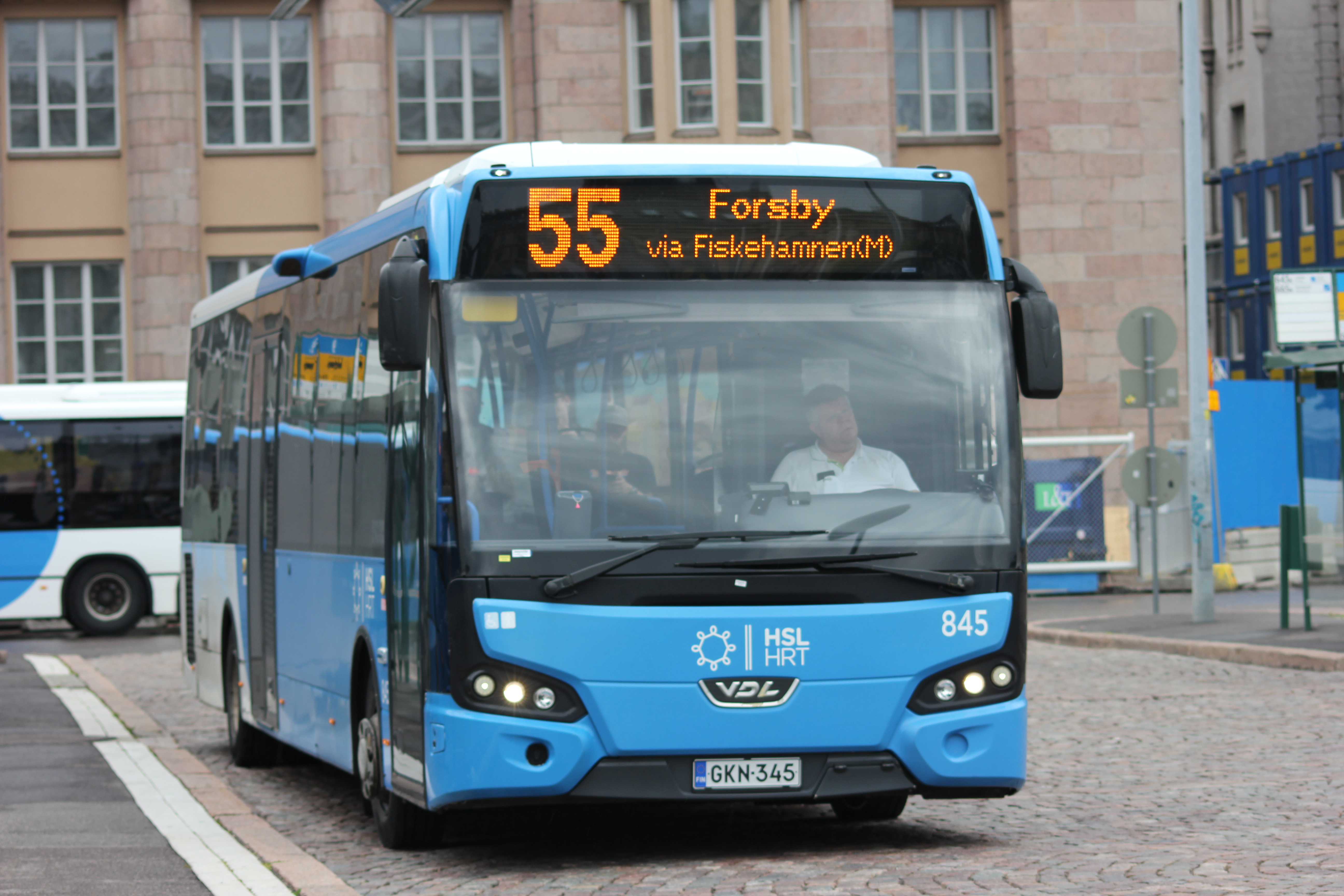 Nobina_845_VDL-Citea_LLE-120_Rautatientorilla_linjalla_55.jpg