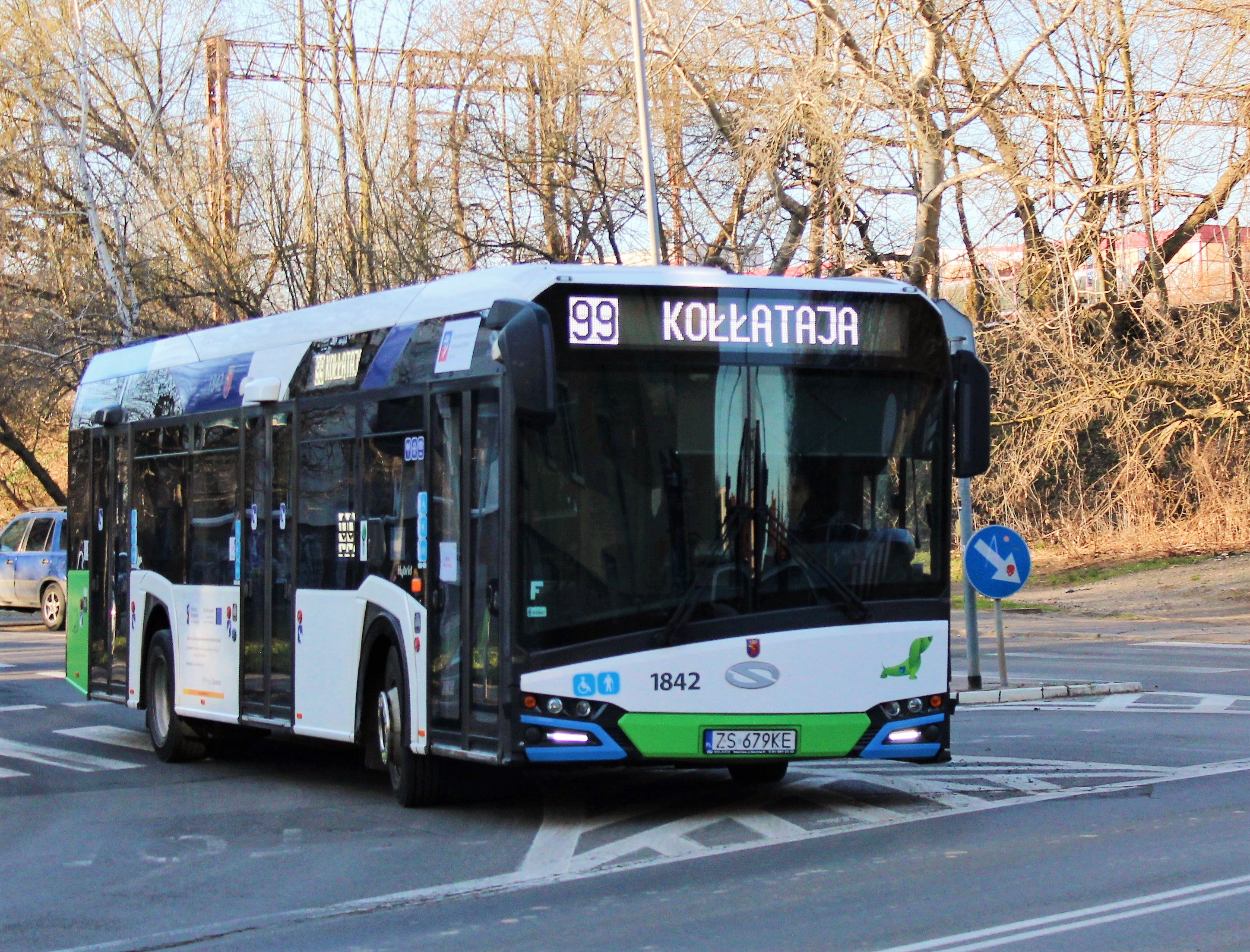 Solaris_Urbino_12_Hybrid_1842,_bus_line_99,_Szczecin,_2022.jpg