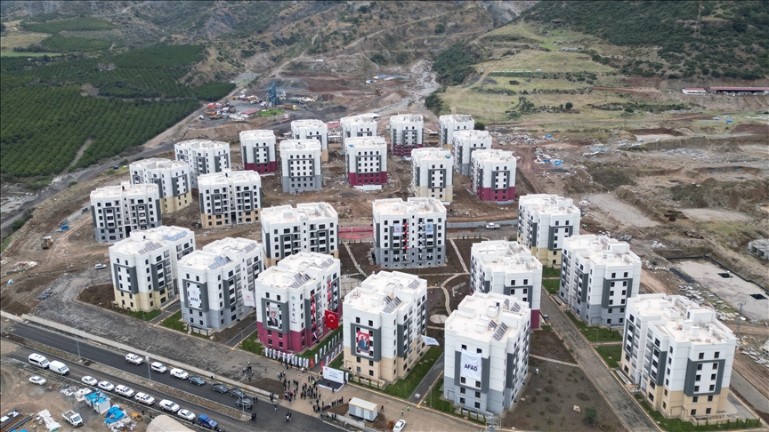 Hatay Payas'ta 256 deprem konutunun anahtarı hak sahiplerine teslim edildi