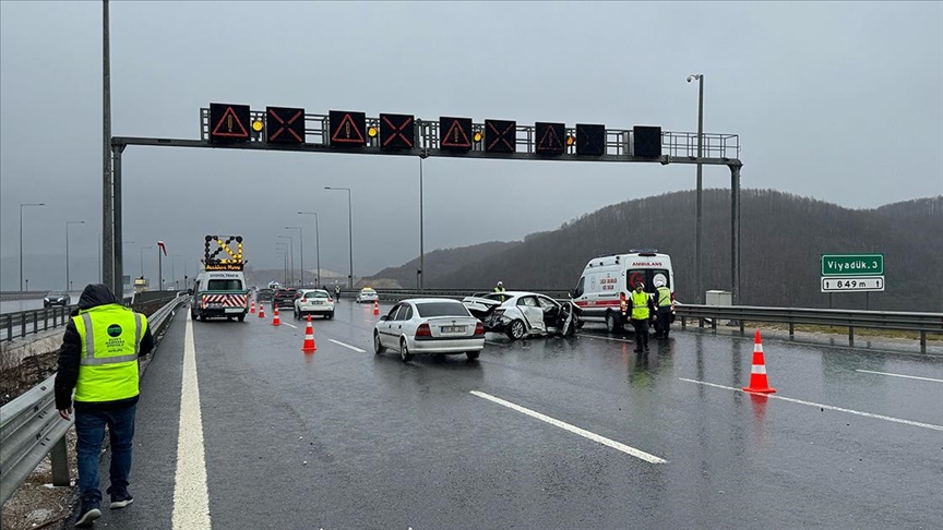 Kuzey Marmara Otoyolu'nda zincirleme kazada 5 kişi yaralandı