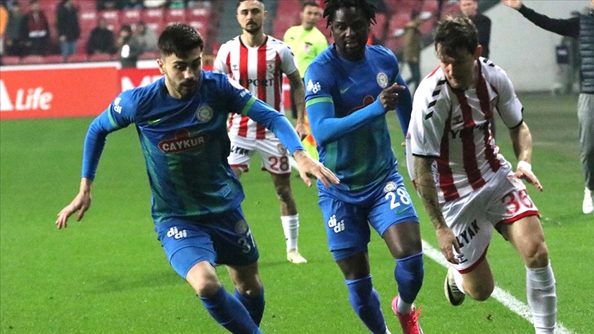 Samsunspor sahasında Çaykur Rizespor'u 3-0 yendi