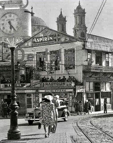 istiklalcaddesitaksimgirişi1940lıyıllar