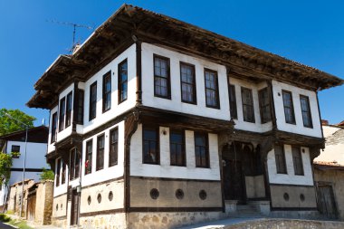 depositphotos_51195353-stock-photo-traditional-ottoman-house-from-kastamonu